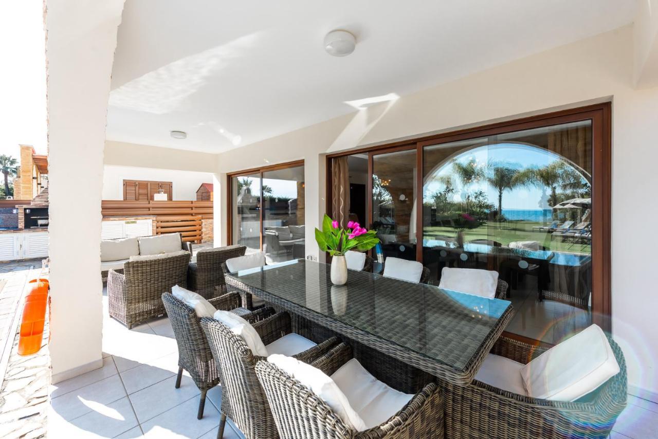 Sea Front Oceanus H2 By Ezoria Villas Айя Напа Екстериор снимка
